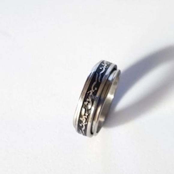 Other - New blk & silver salamander ring size 11